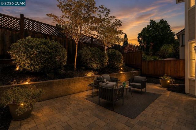 218 Abigail Cir, Danville, CA 94506