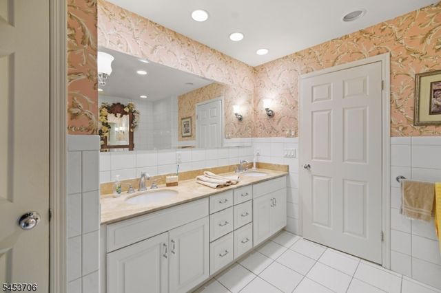21 Berkeley Square Condo 21, Berkeley Heights Twp., NJ 07922