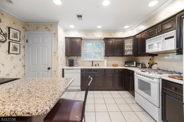 21 Berkeley Square Condo 21, Berkeley Heights Twp., NJ 07922