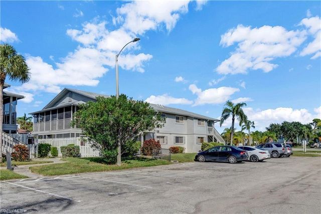 5761 Foxlake DR F, North Fort Myers, FL 33917