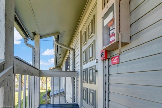 5761 Foxlake DR F, North Fort Myers, FL 33917