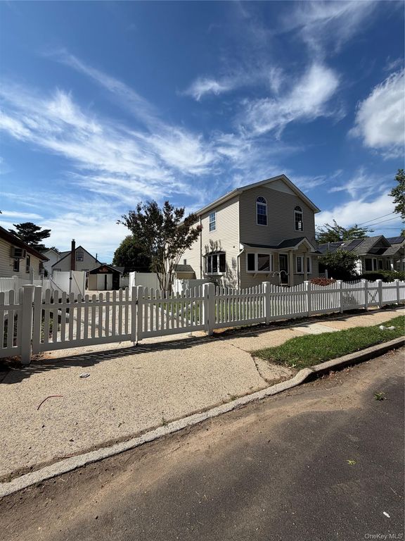 568 Park Avenue, West Hempstead, NY 11552 — exterior