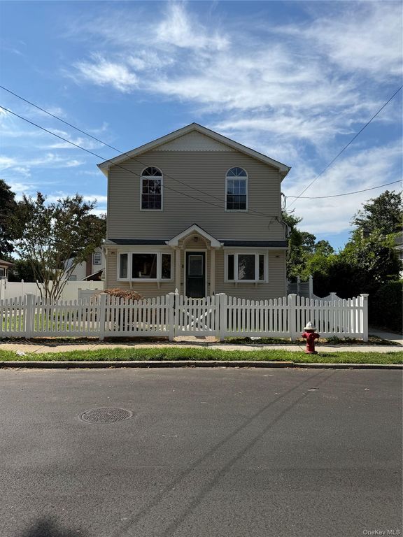 568 Park Avenue, West Hempstead, NY 11552 — photo 2