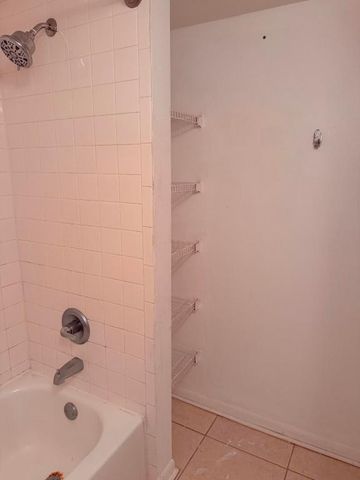 1040 Lake Shore Drive 204, Lake Park, FL 33403