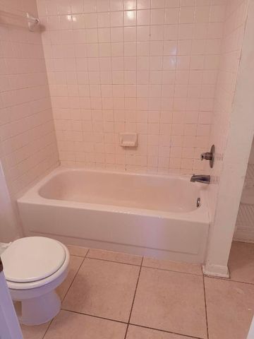 1040 Lake Shore Drive 204, Lake Park, FL 33403