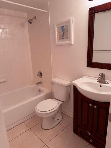 1040 Lake Shore Drive 204, Lake Park, FL 33403