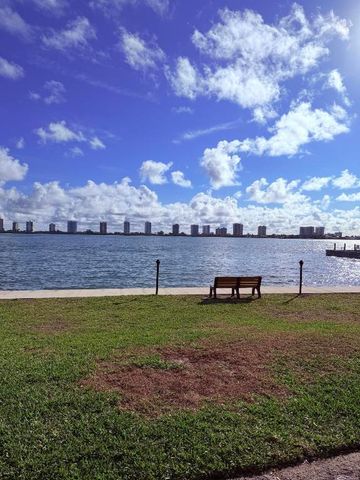 1040 Lake Shore Drive 204, Lake Park, FL 33403