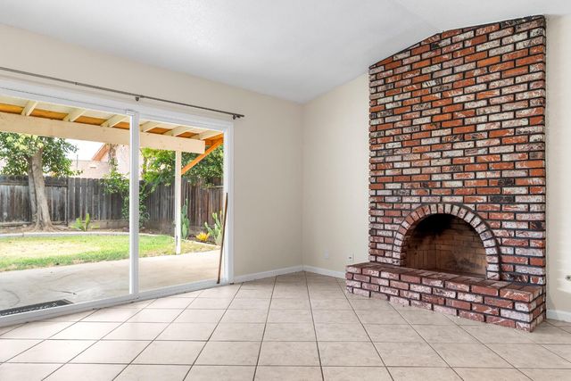 5259 E Inyo Street, Fresno, CA 93727