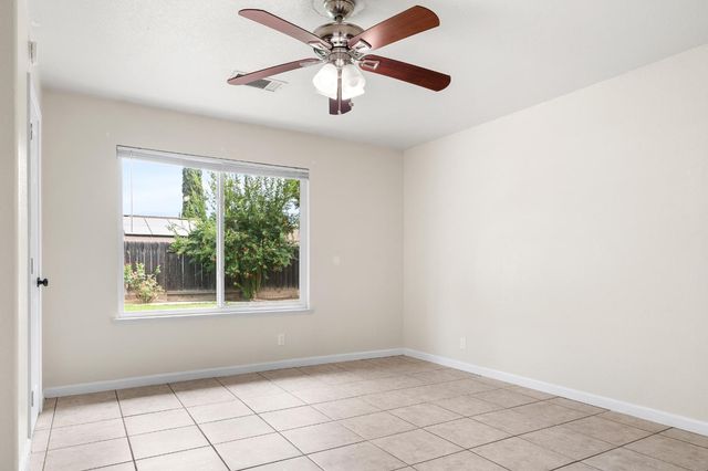 5259 E Inyo Street, Fresno, CA 93727