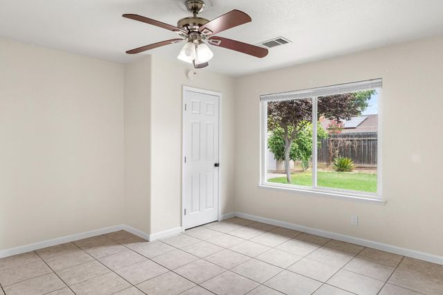 5259 E Inyo Street, Fresno, CA 93727