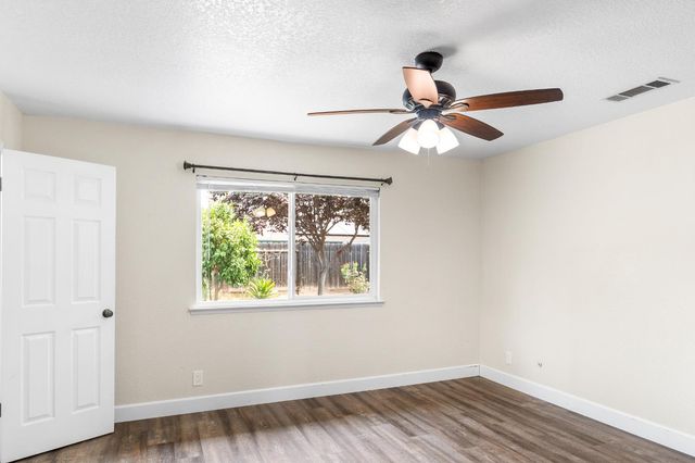 5259 E Inyo Street, Fresno, CA 93727
