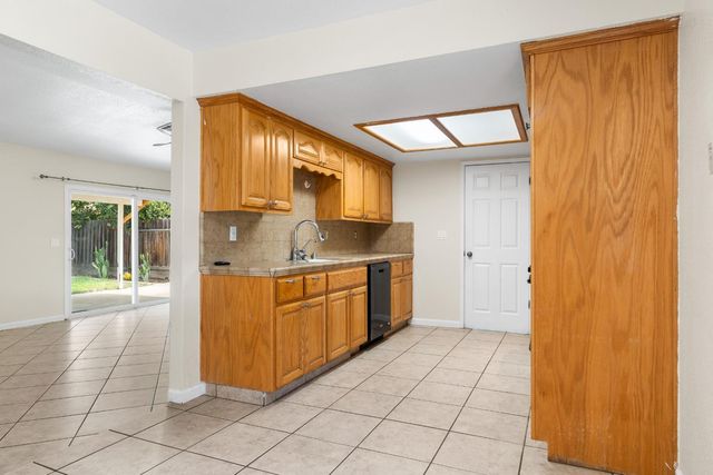 5259 E Inyo Street, Fresno, CA 93727