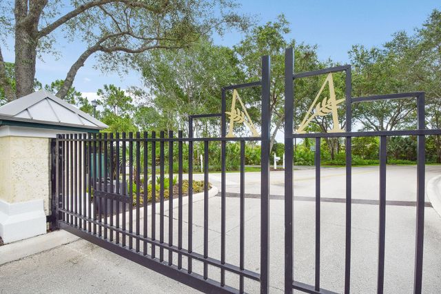 7492 SE Teton Drive, Hobe Sound, FL 33455