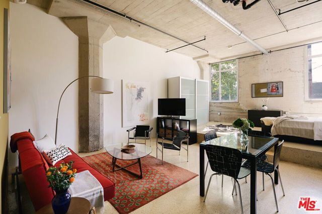 825 E 4th Street 110, Los Angeles, CA 90013