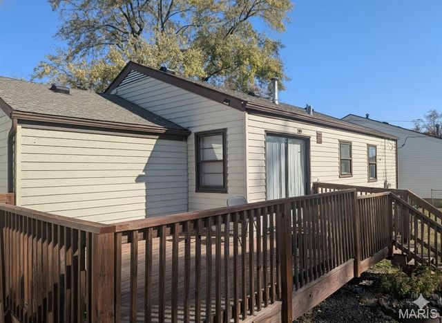 830 Loekes Drive, Florissant, MO 63031