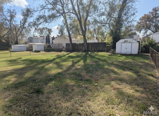 830 Loekes Drive, Florissant, MO 63031