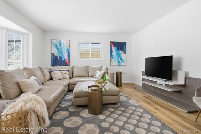 2811 Rhodes Drive, Troy, MI 48083