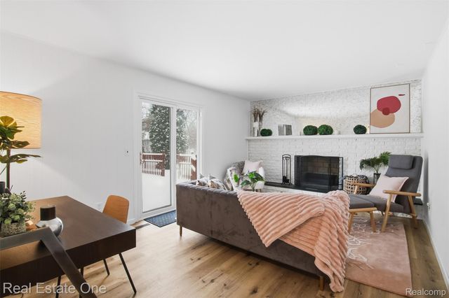 2811 Rhodes Drive, Troy, MI 48083