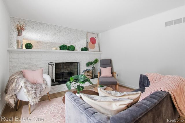 2811 Rhodes Drive, Troy, MI 48083