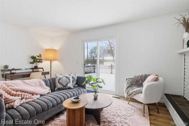 2811 Rhodes Drive, Troy, MI 48083