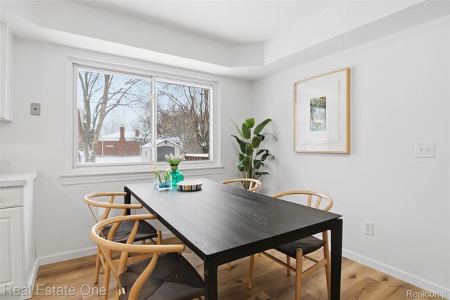 2811 Rhodes Drive, Troy, MI 48083