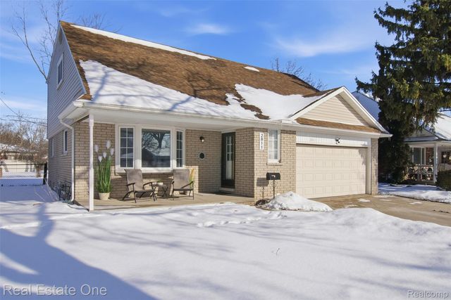 2811 Rhodes Drive, Troy, MI 48083