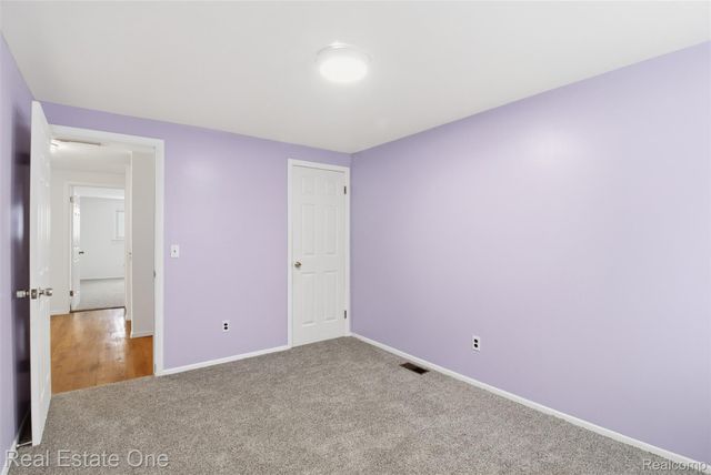 2811 Rhodes Drive, Troy, MI 48083