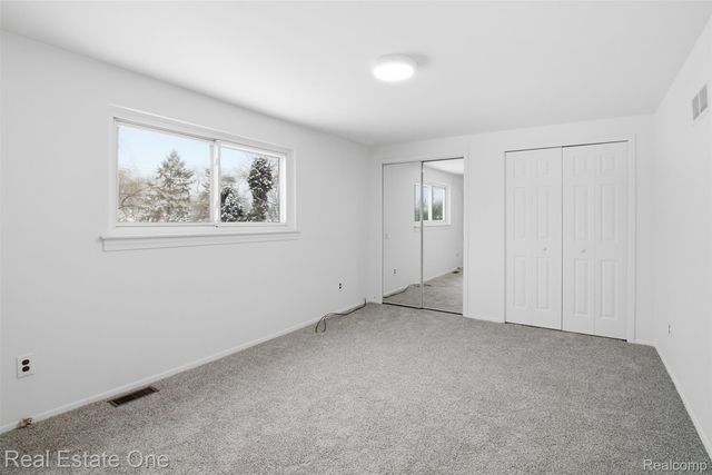 2811 Rhodes Drive, Troy, MI 48083