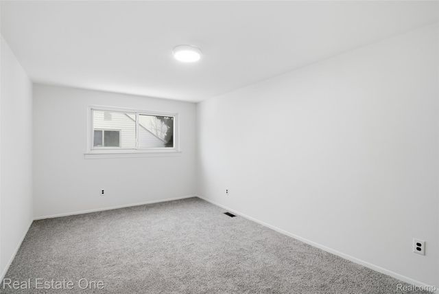 2811 Rhodes Drive, Troy, MI 48083