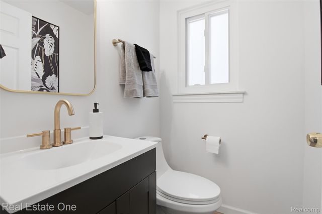 2811 Rhodes Drive, Troy, MI 48083