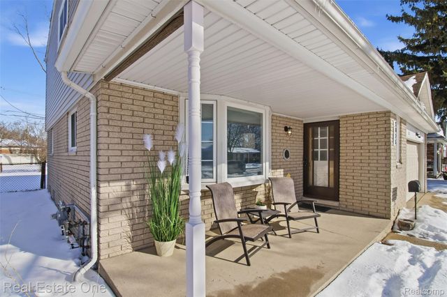 2811 Rhodes Drive, Troy, MI 48083