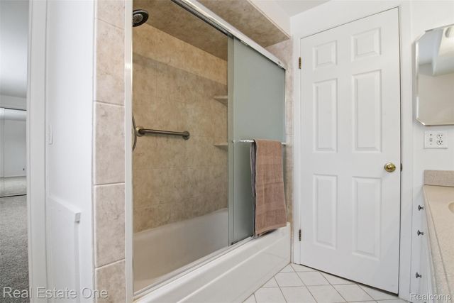 2811 Rhodes Drive, Troy, MI 48083