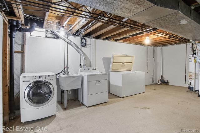 2811 Rhodes Drive, Troy, MI 48083