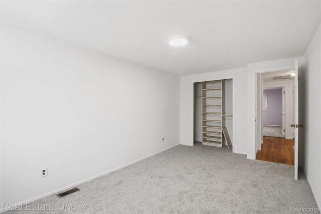 2811 Rhodes Drive, Troy, MI 48083