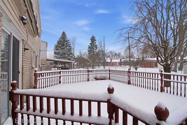 2811 Rhodes Drive, Troy, MI 48083