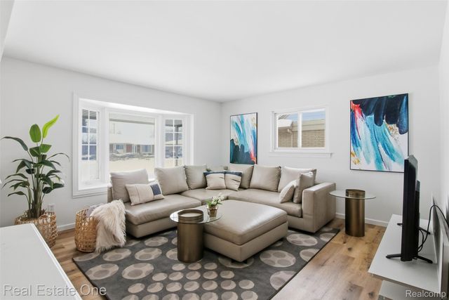 2811 Rhodes Drive, Troy, MI 48083