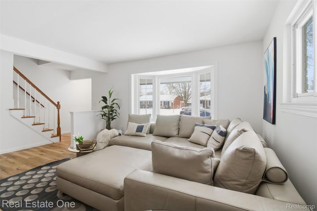 2811 Rhodes Drive, Troy, MI 48083