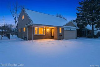 2811 Rhodes Drive, Troy, MI 48083