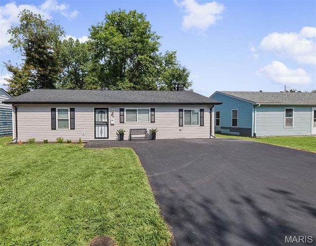 45 St Henry Drive, Cahokia, IL 62206