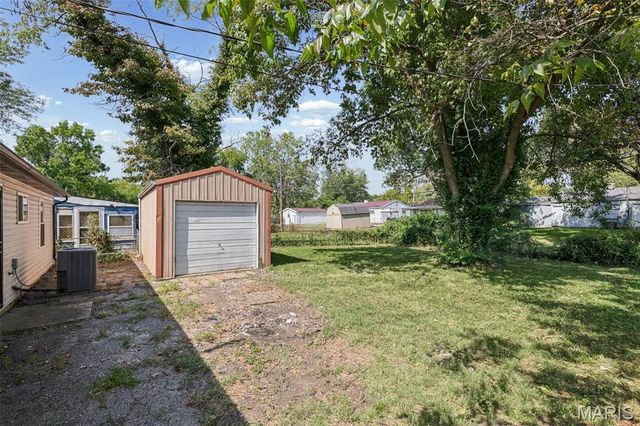 45 St Henry Drive, Cahokia, IL 62206