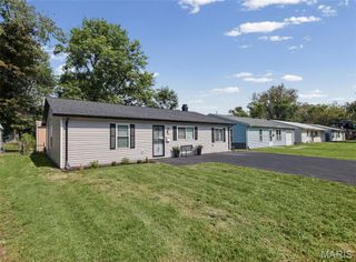 45 St Henry Drive, Cahokia, IL 62206