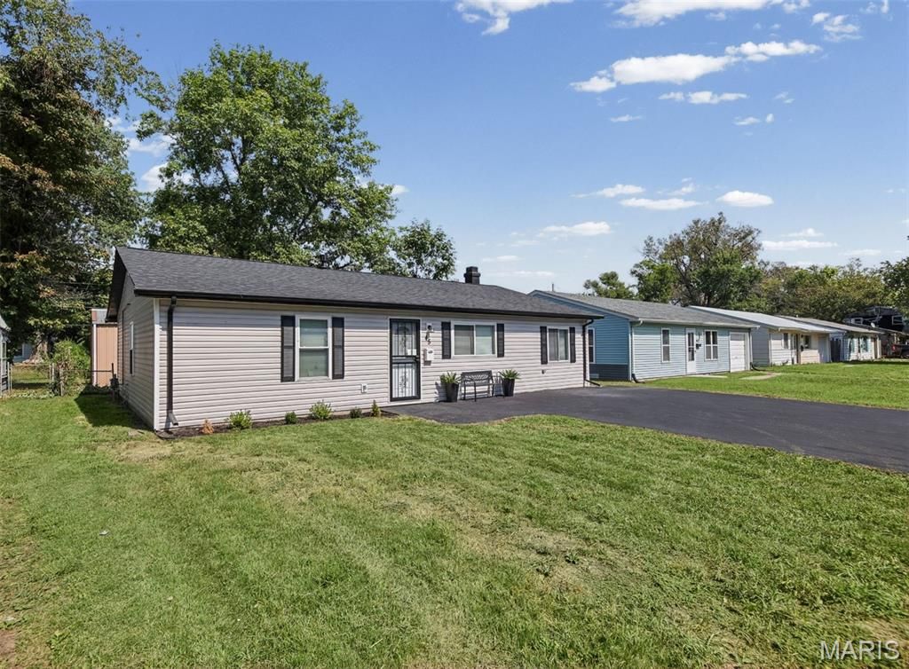 45 St Henry Drive, Cahokia, IL 62206
