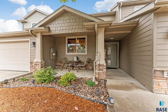2716 E Tranquility Pl Place, Sioux Falls, SD 57108