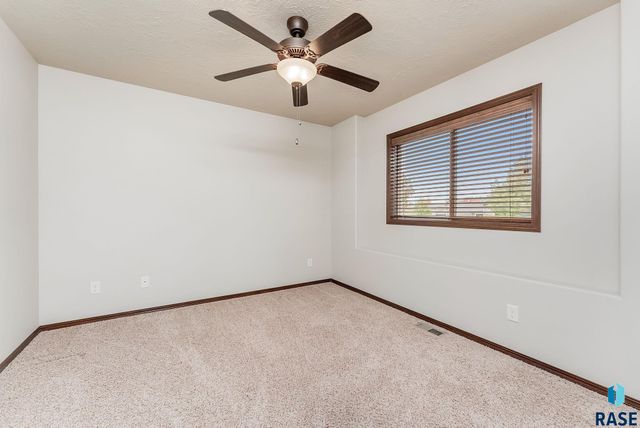 2716 E Tranquility Pl Place, Sioux Falls, SD 57108