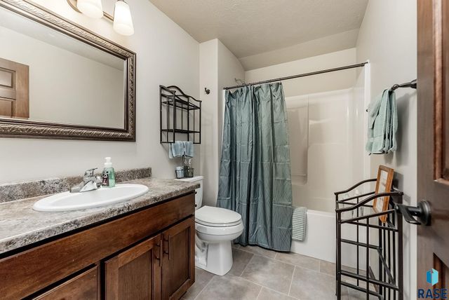 2716 E Tranquility Pl Place, Sioux Falls, SD 57108