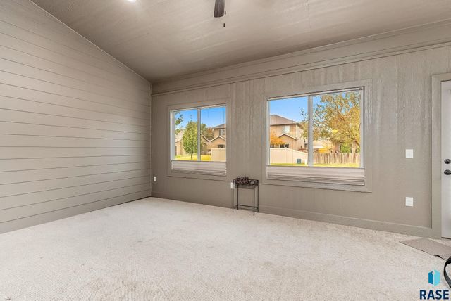 2716 E Tranquility Pl Place, Sioux Falls, SD 57108