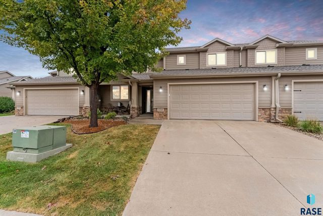 2716 E Tranquility Pl Place, Sioux Falls, SD 57108