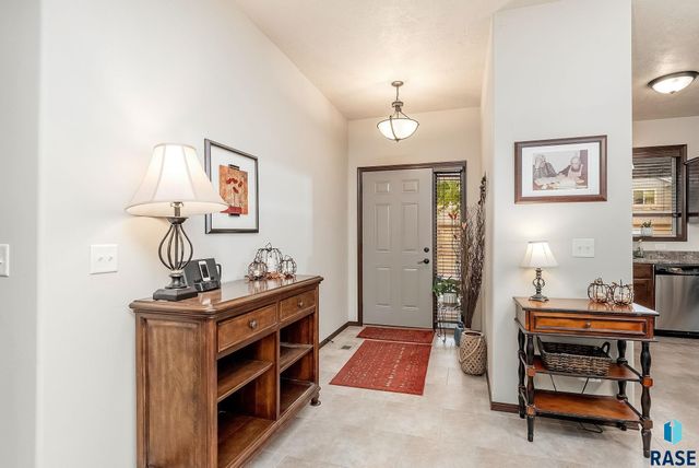 2716 E Tranquility Pl Place, Sioux Falls, SD 57108