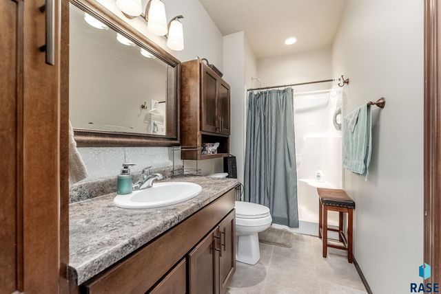 2716 E Tranquility Pl Place, Sioux Falls, SD 57108