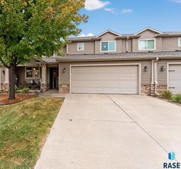 2716 E Tranquility Pl Place, Sioux Falls, SD 57108